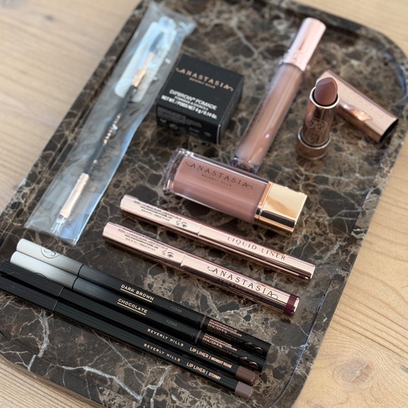 Anastasia Beverly Hills Other - Anastasia Beverly Hills Makeup Bundle- Nude and Brown